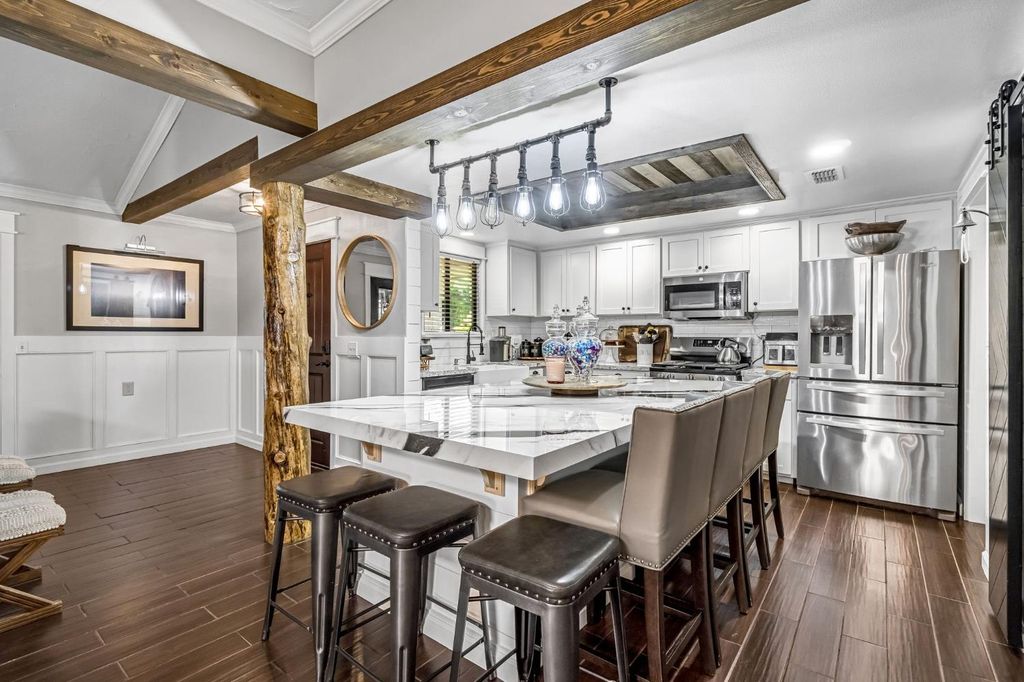 Image 14 of property listing at 2411 Driftwood, Madera, CA 93637