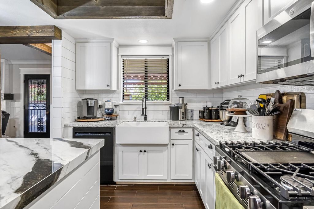 Image 17 of property listing at 2411 Driftwood, Madera, CA 93637