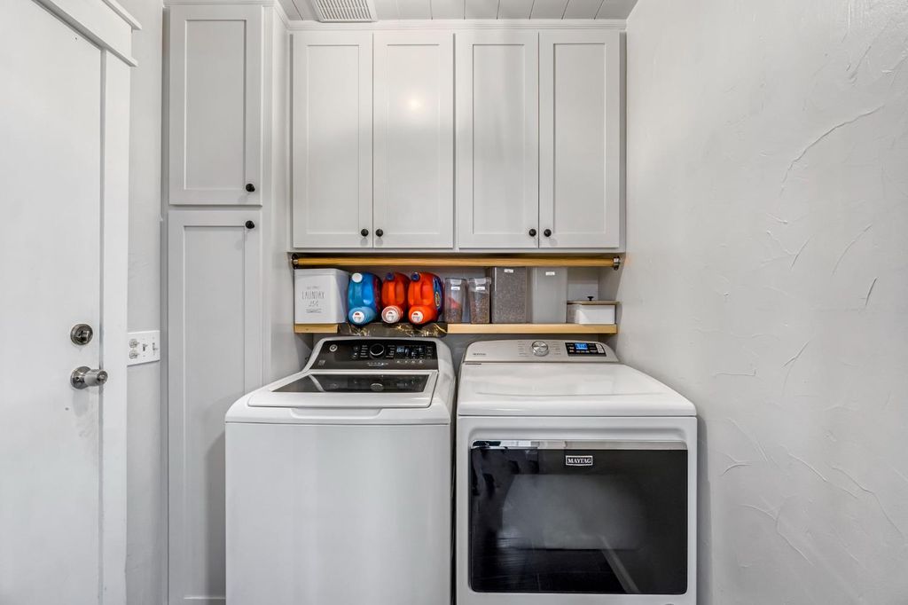 Image 19 of property listing at 2411 Driftwood, Madera, CA 93637