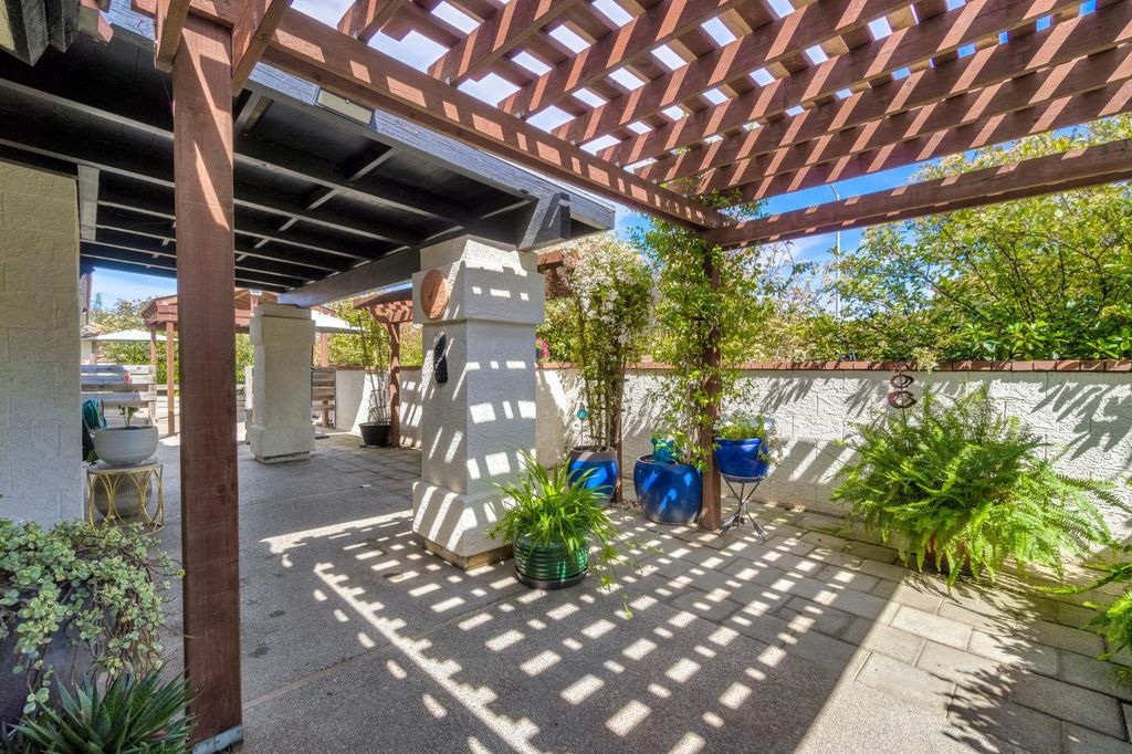 Image 26 of property listing at 2411 Driftwood, Madera, CA 93637