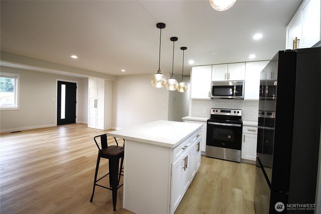 35030 19th Avenue SW, Federal Way, WA 98023