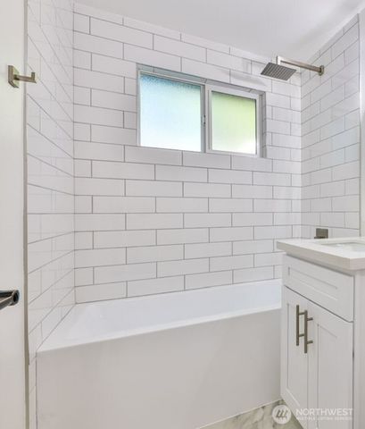 35030 19th Avenue SW, Federal Way, WA 98023