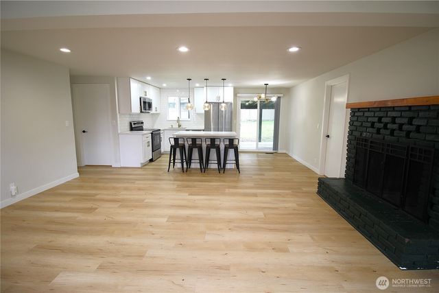 35030 19th Avenue SW, Federal Way, WA 98023