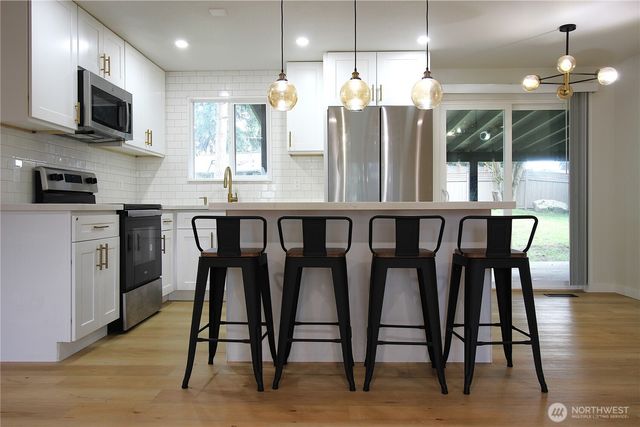 35030 19th Avenue SW, Federal Way, WA 98023