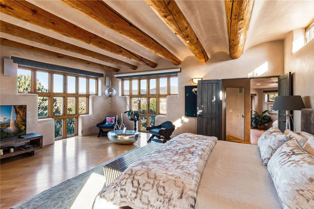 66 Three Rock Road, Santa Fe, NM 87506