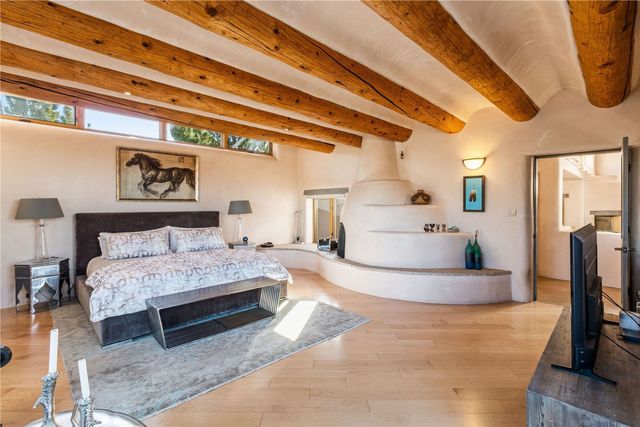 66 Three Rock Road, Santa Fe, NM 87506