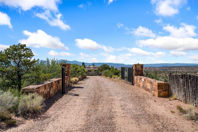 66 Three Rock Road, Santa Fe, NM 87506