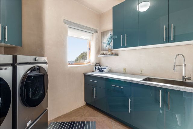 66 Three Rock Road, Santa Fe, NM 87506