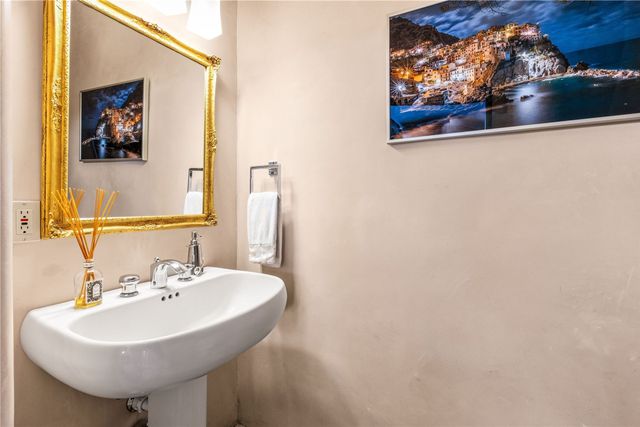 66 Three Rock Road, Santa Fe, NM 87506
