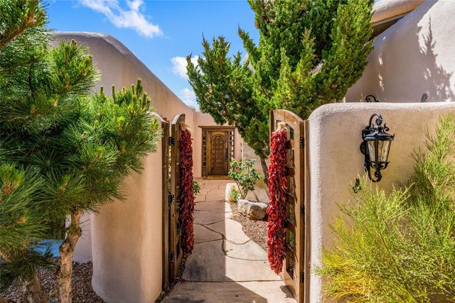 66 Three Rock Road, Santa Fe, NM 87506