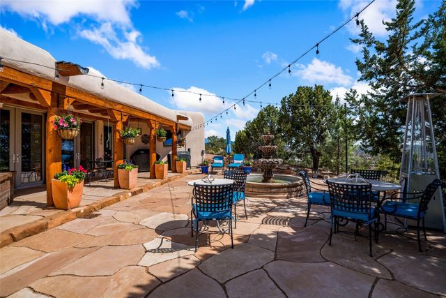66 Three Rock Road, Santa Fe, NM 87506