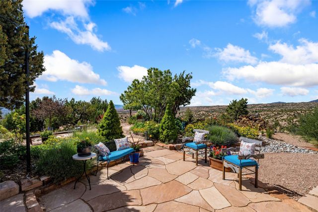 66 Three Rock Road, Santa Fe, NM 87506