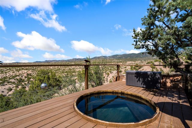 66 Three Rock Road, Santa Fe, NM 87506