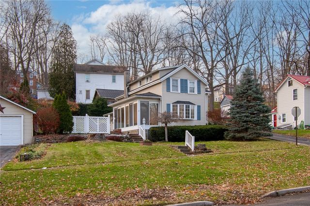 21 Maple Street, Lyons, NY 14489