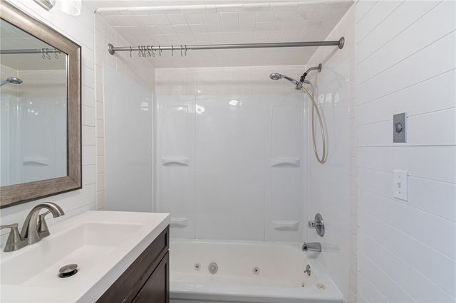 21 Maple Street, Lyons, NY 14489