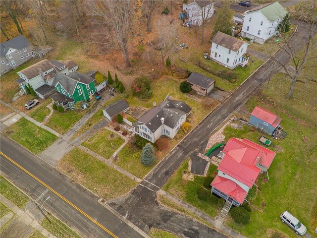 21 Maple Street, Lyons, NY 14489