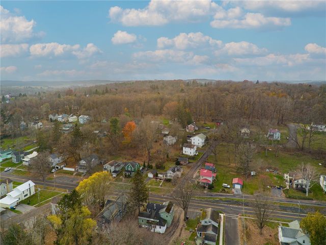 21 Maple Street, Lyons, NY 14489