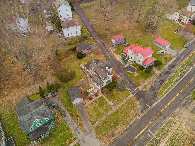 21 Maple Street, Lyons, NY 14489