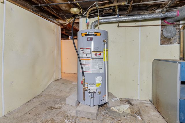 21 Maple Street, Lyons, NY 14489