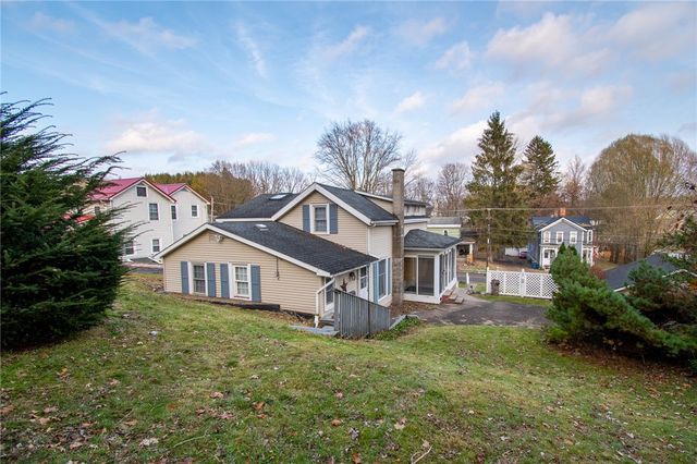 21 Maple Street, Lyons, NY 14489