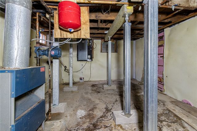 21 Maple Street, Lyons, NY 14489