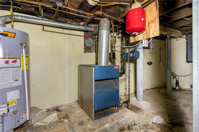 21 Maple Street, Lyons, NY 14489