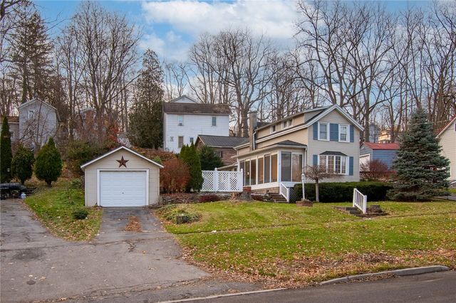 21 Maple Street, Lyons, NY 14489