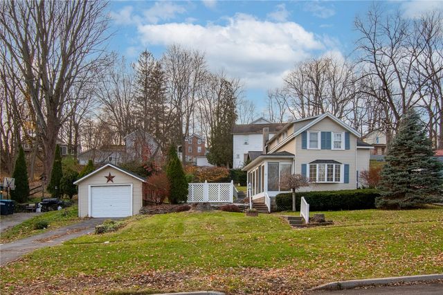 21 Maple Street, Lyons, NY 14489