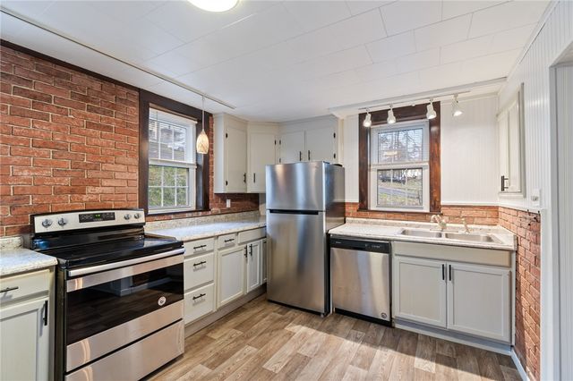 21 Maple Street, Lyons, NY 14489