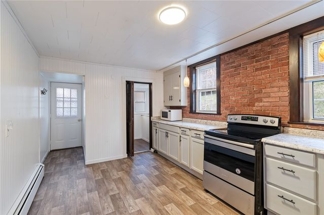 21 Maple Street, Lyons, NY 14489