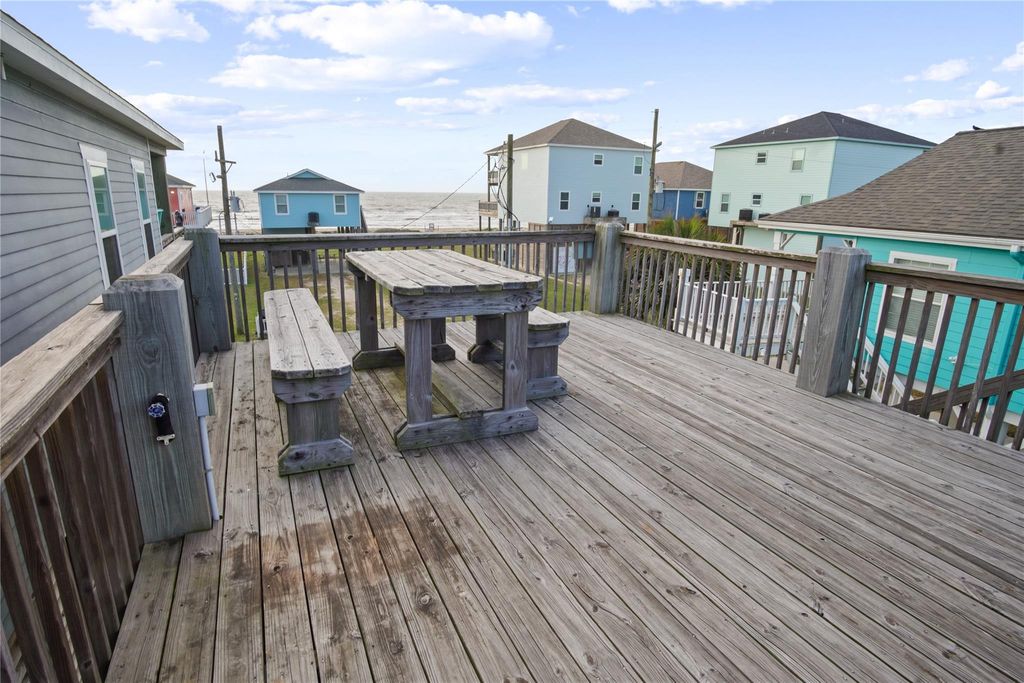 1811 Redfish Lane, Crystal Beach, TX 77650
