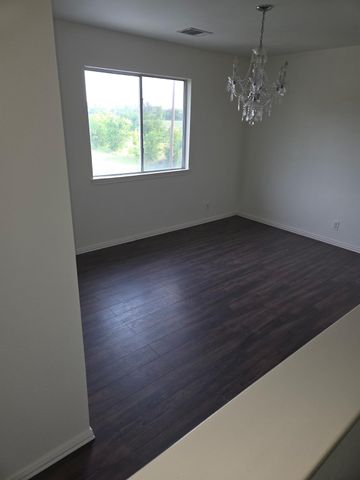 700 N Faircrest DR, Buda, TX 78610