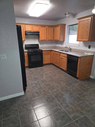 700 N Faircrest DR, Buda, TX 78610