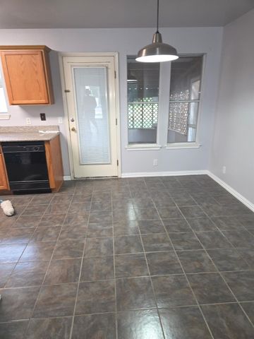 700 N Faircrest DR, Buda, TX 78610
