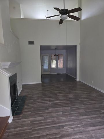 700 N Faircrest DR, Buda, TX 78610