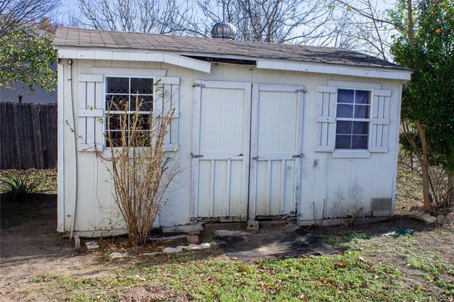 700 N Faircrest DR, Buda, TX 78610