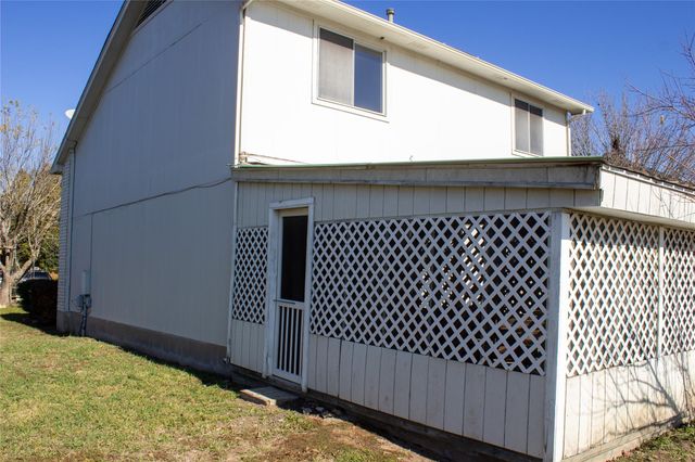 700 N Faircrest DR, Buda, TX 78610