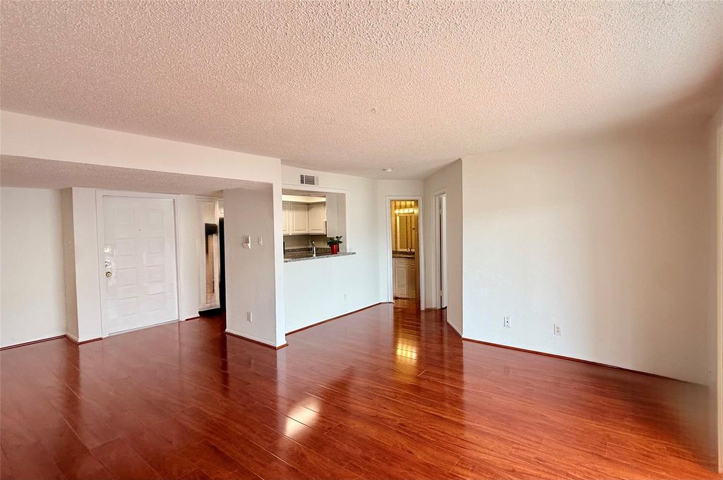 2818 S Bartell Drive 25, Houston, TX 77054