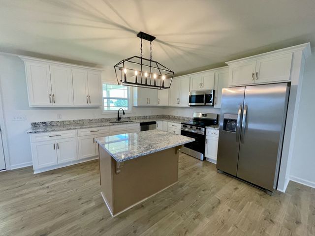 104 Donald Rd, Lafayette, TN 37083