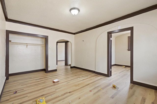 2613 W Capitol DRIVE, Milwaukee, WI 53206