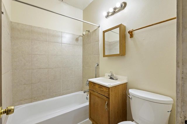 2613 W Capitol DRIVE, Milwaukee, WI 53206