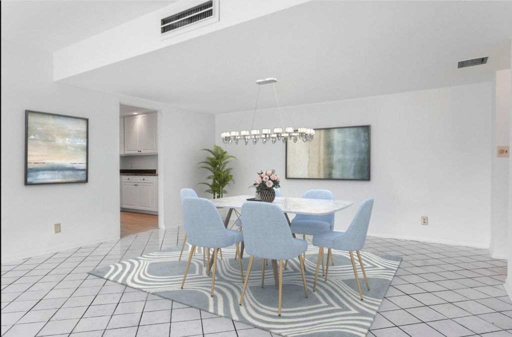 Image 2 of property listing at 2860 S Ocean Boulevard 210, Palm Beach, FL 33480