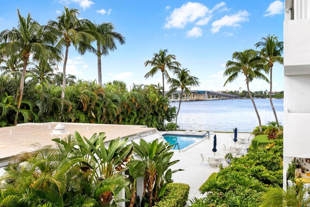 Image 22 of property listing at 2860 S Ocean Boulevard 210, Palm Beach, FL 33480