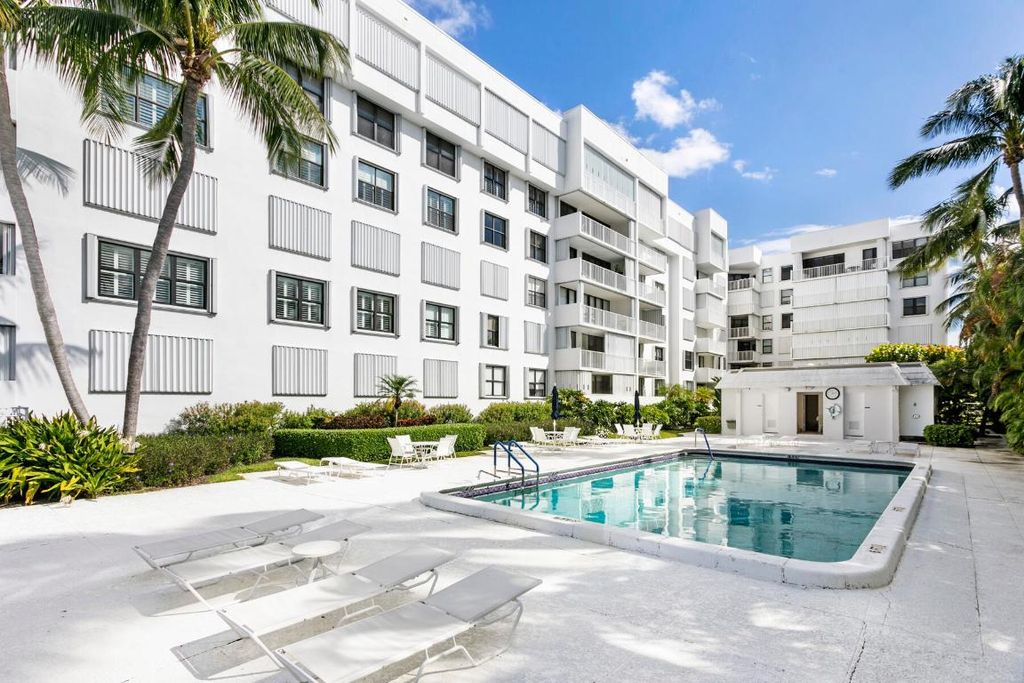 Image 30 of property listing at 2860 S Ocean Boulevard 210, Palm Beach, FL 33480