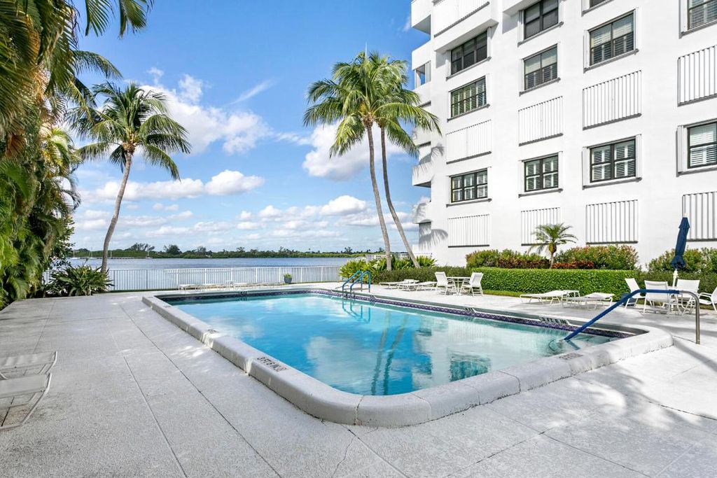 Image 31 of property listing at 2860 S Ocean Boulevard 210, Palm Beach, FL 33480