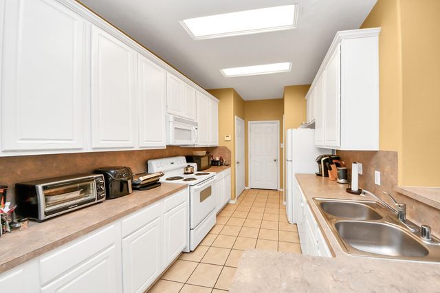 17267 Oakwood Chase Drive, Spring, TX 77379