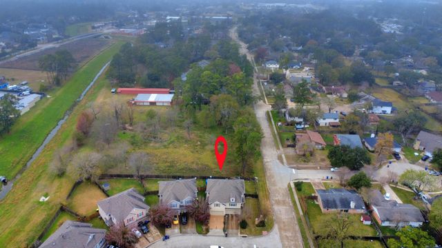 17267 Oakwood Chase Drive, Spring, TX 77379