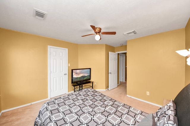 17267 Oakwood Chase Drive, Spring, TX 77379