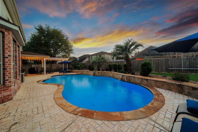 6006 Emberwood Falls Drive, Katy, TX 77494