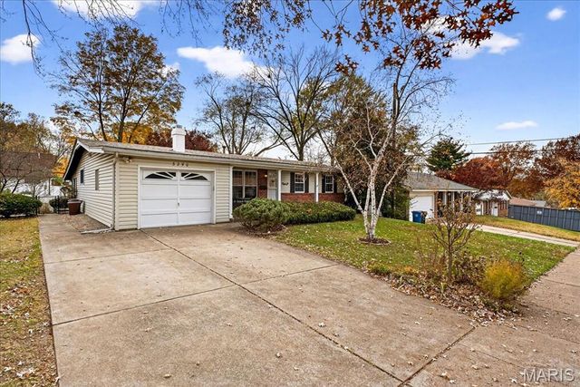 3290 Kingsley Drive, Florissant, MO 63033